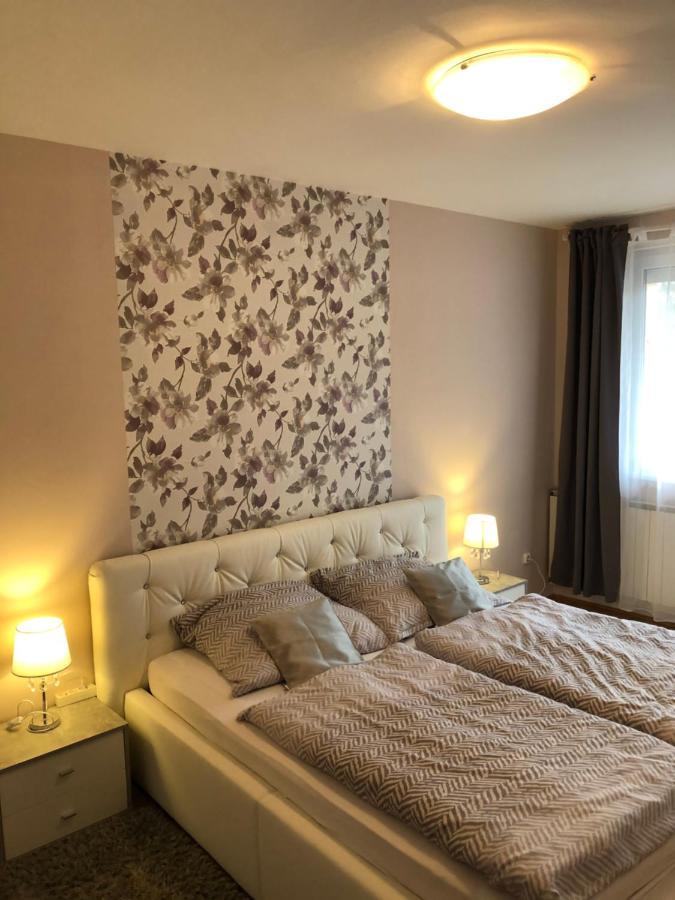 Szeged Gyoengye Apartamento Exterior foto