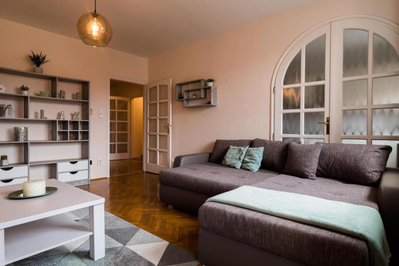 Szeged Gyoengye Apartamento Exterior foto