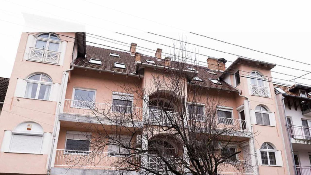 Szeged Gyoengye Apartamento Exterior foto