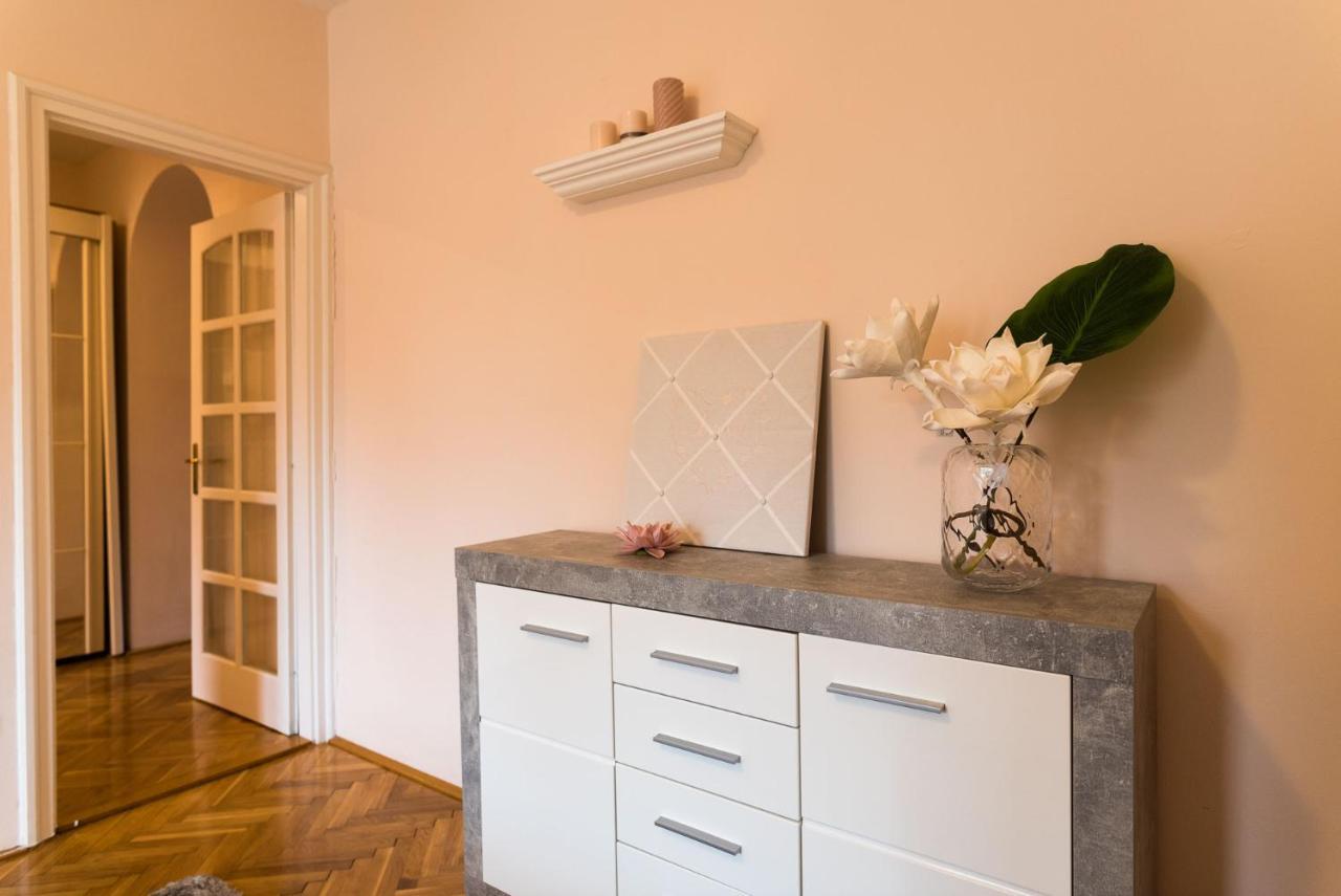 Szeged Gyoengye Apartamento Exterior foto