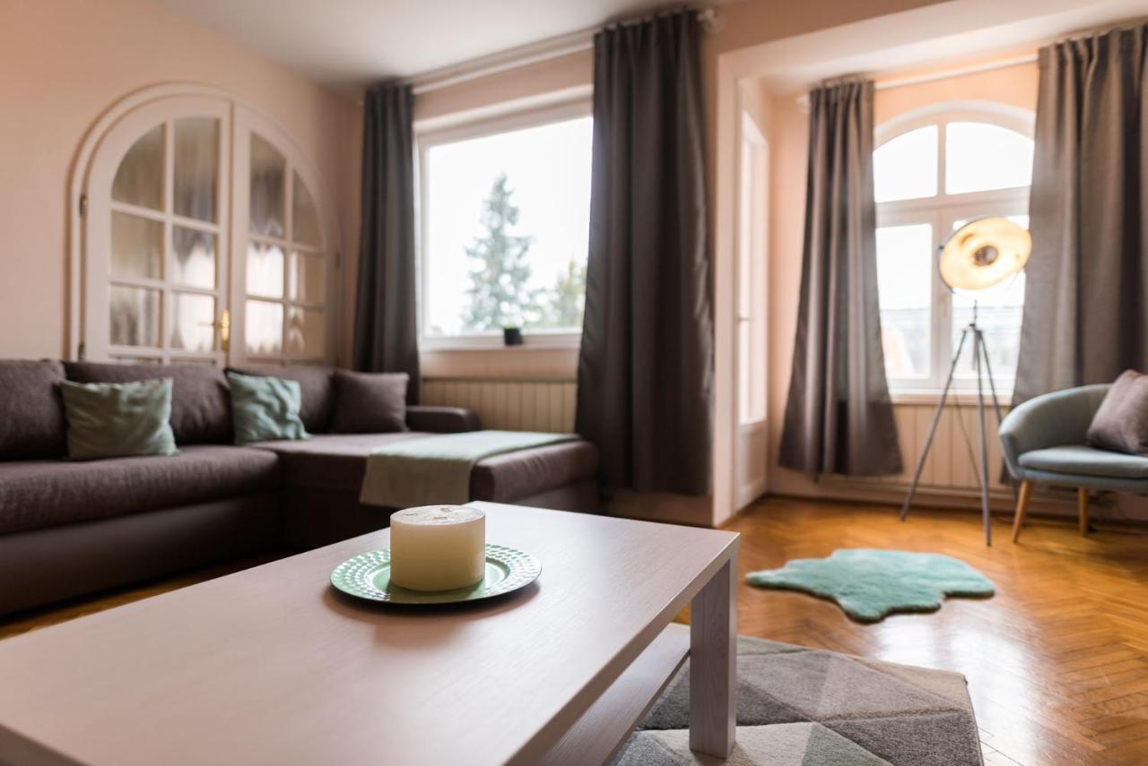 Szeged Gyoengye Apartamento Exterior foto